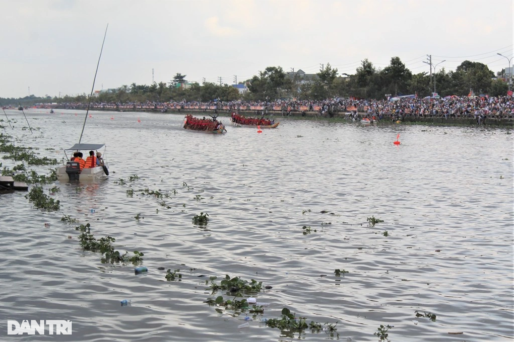 Đồng bào Khmer tưng bừng tranh tài đua ghe Ngo trên sông - 2 Đồng bào Khmer tưng bừng tranh tài đua ghe Ngo trên sông - 2