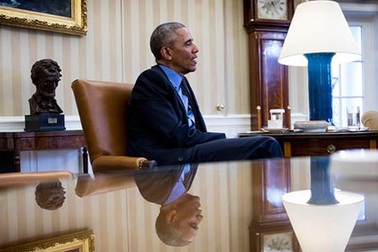 Ông Obama làm nhà văn trước khi bước vào "khách sạn 8 sao" Nhà Trắng