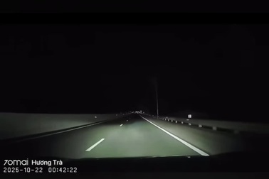 Tài xế giật mình đánh lái gấp tránh xe ngược chiều trên cao tốc