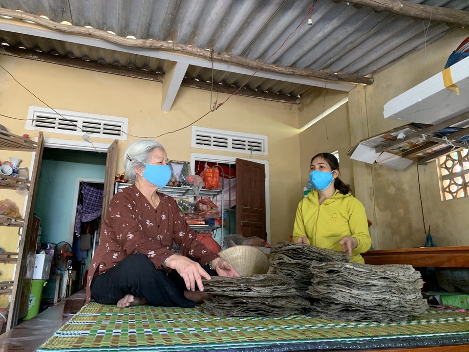 Những bậc cao niên chung tay đẩy lùi Covid-19 - 2 Những bậc cao niên chung tay đẩy lùi Covid-19 - 2