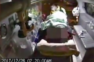 Vợ phấn khích tột độ, chồng hỏng tinh hoàn vĩnh viễn