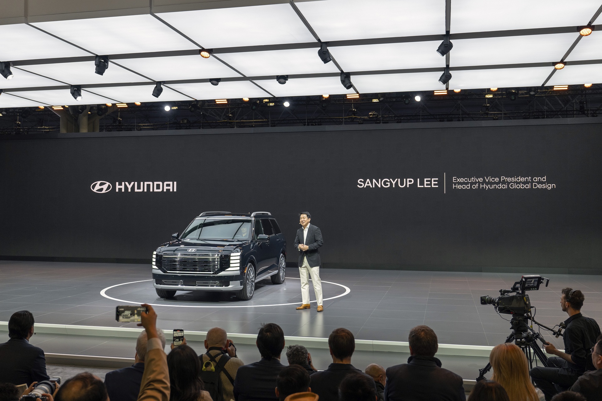 Hyundai Palisade Hybrid 2026 ra mắt: Có gì để xứng danh đàn anh Santa Fe? - 1 Hyundai Palisade Hybrid 2026 ra mắt: Có gì để xứng danh đàn anh Santa Fe? - 1