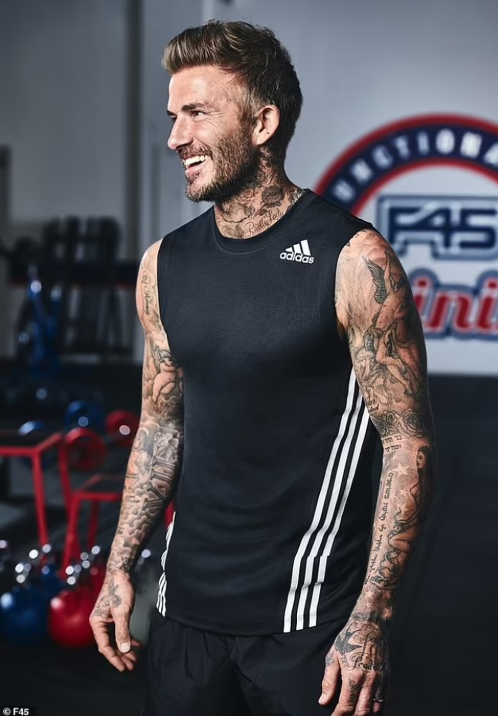 David Beckham vẫn là nam thần phòng tập ở tuổi U50 - 1 David Beckham vẫn là nam thần phòng tập ở tuổi U50 - 1