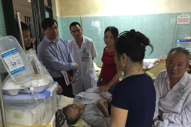 Bộ Y tế kiểm tra đột xuất phòng dịch vụ mọc rêu xanh ở Bạch Mai