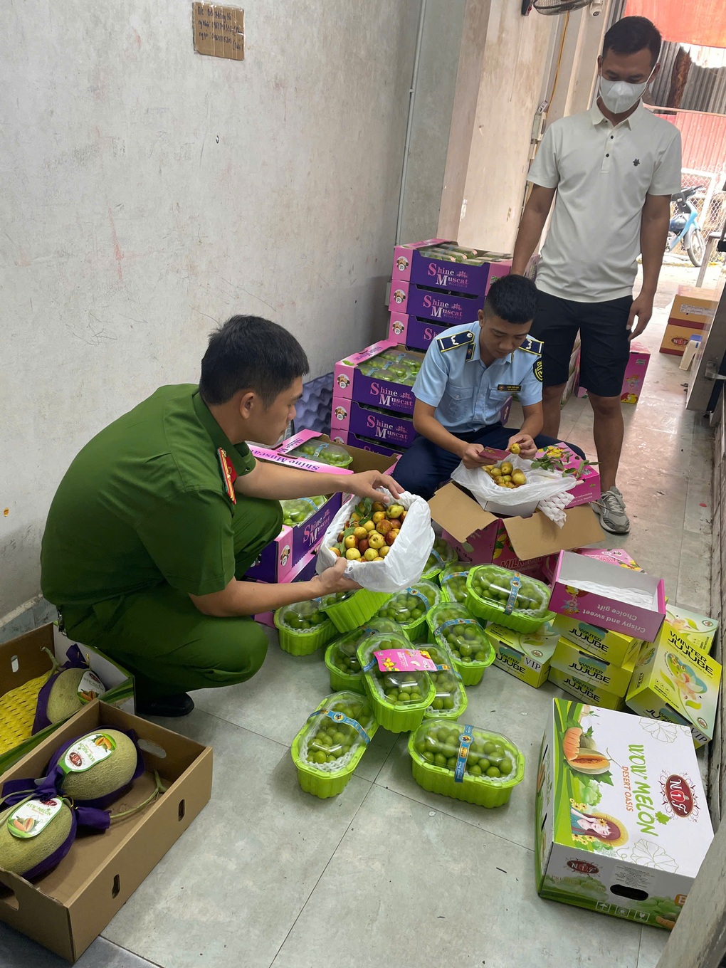 Hà Nội siết chặt kiểm tra thị trường dịp Trung thu, bảo vệ sức khỏe cộng đồng - 1 Hà Nội siết chặt kiểm tra thị trường dịp Trung thu, bảo vệ sức khỏe cộng đồng - 1