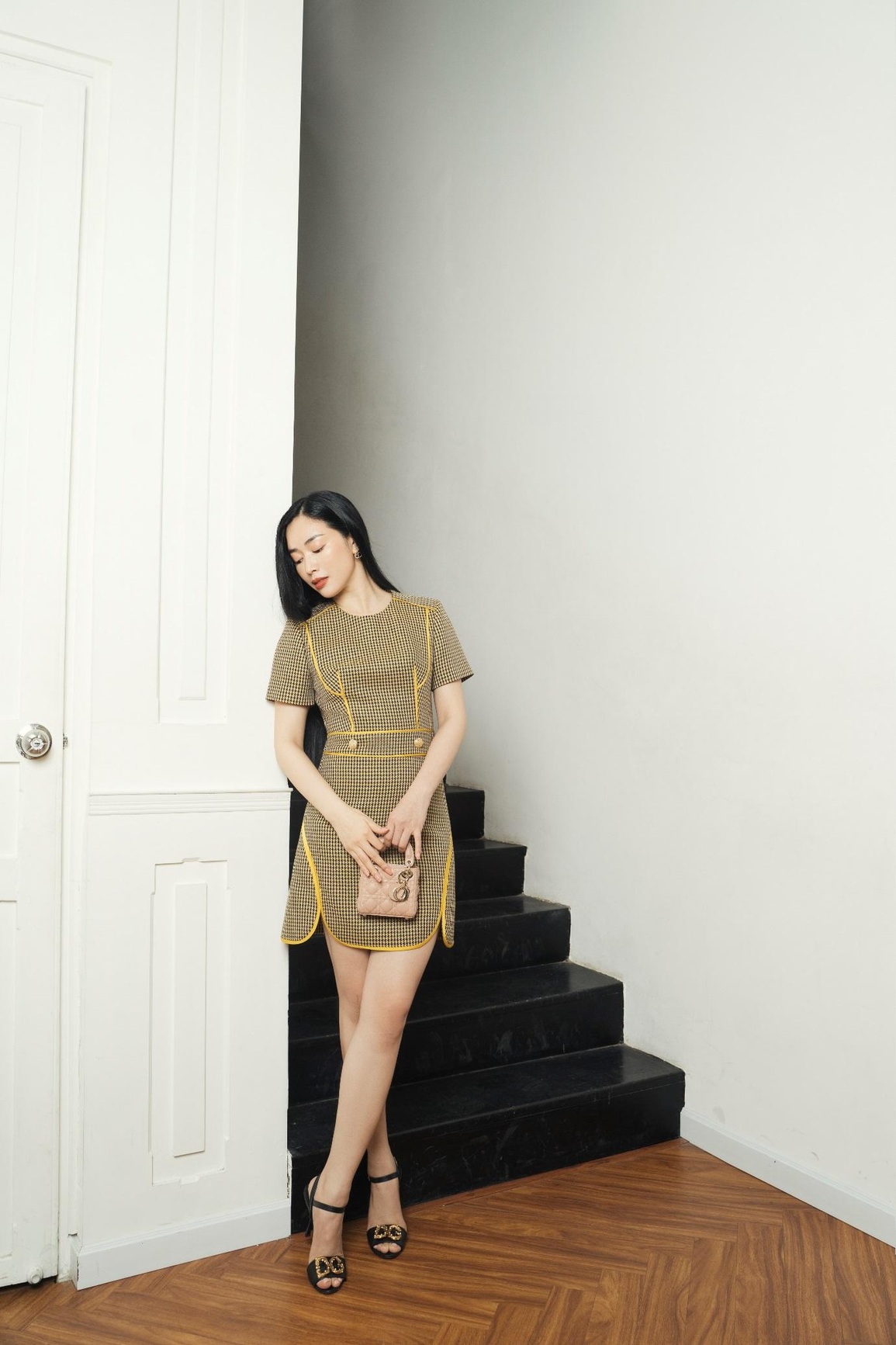 Mai Thanh Hà hóa nàng thơ của nhà thiết kế Nguyễn Chí Nghĩa - 5 Mai Thanh Hà hóa nàng thơ của nhà thiết kế Nguyễn Chí Nghĩa - 5
