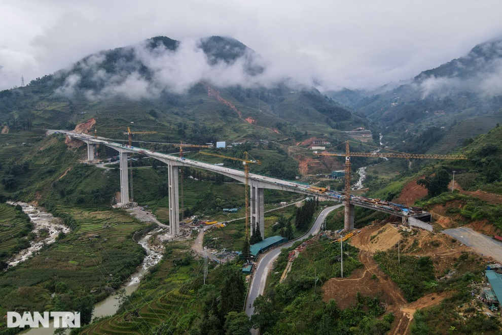 Công trường trên mây xây cầu cạn cao nhất Việt Nam bước vào giai đoạn cuối - 1 Công trường trên mây xây cầu cạn cao nhất Việt Nam bước vào giai đoạn cuối - 1