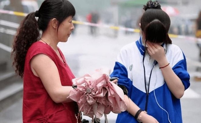Đối tượng mà chúng đổ lỗi có thể là xuất thân, hoặc nhiều khả năng là cha mẹ, người đã không cho chúng một hoàn cảnh xuất thân tốt.