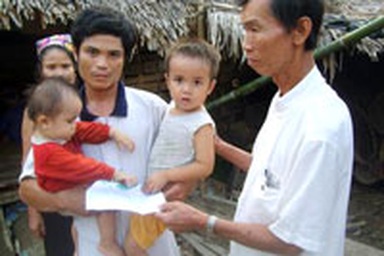 “Gà trống nuôi con” sau lũ dữ