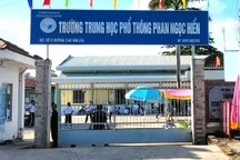 Hiệu trưởng trường THPT bị tố buông lỏng quản lý, thu tiền sai quy định