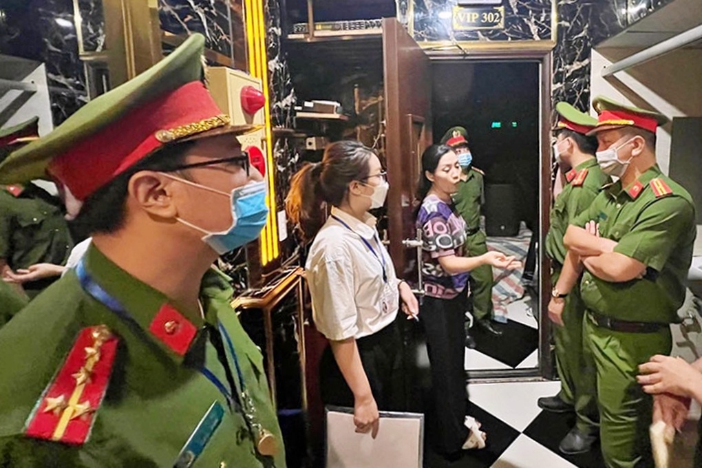 40 phòng karaoke ở Hoàn Kiếm phải tháo dỡ triệt để - 1 40 phòng karaoke ở Hoàn Kiếm phải tháo dỡ triệt để - 1