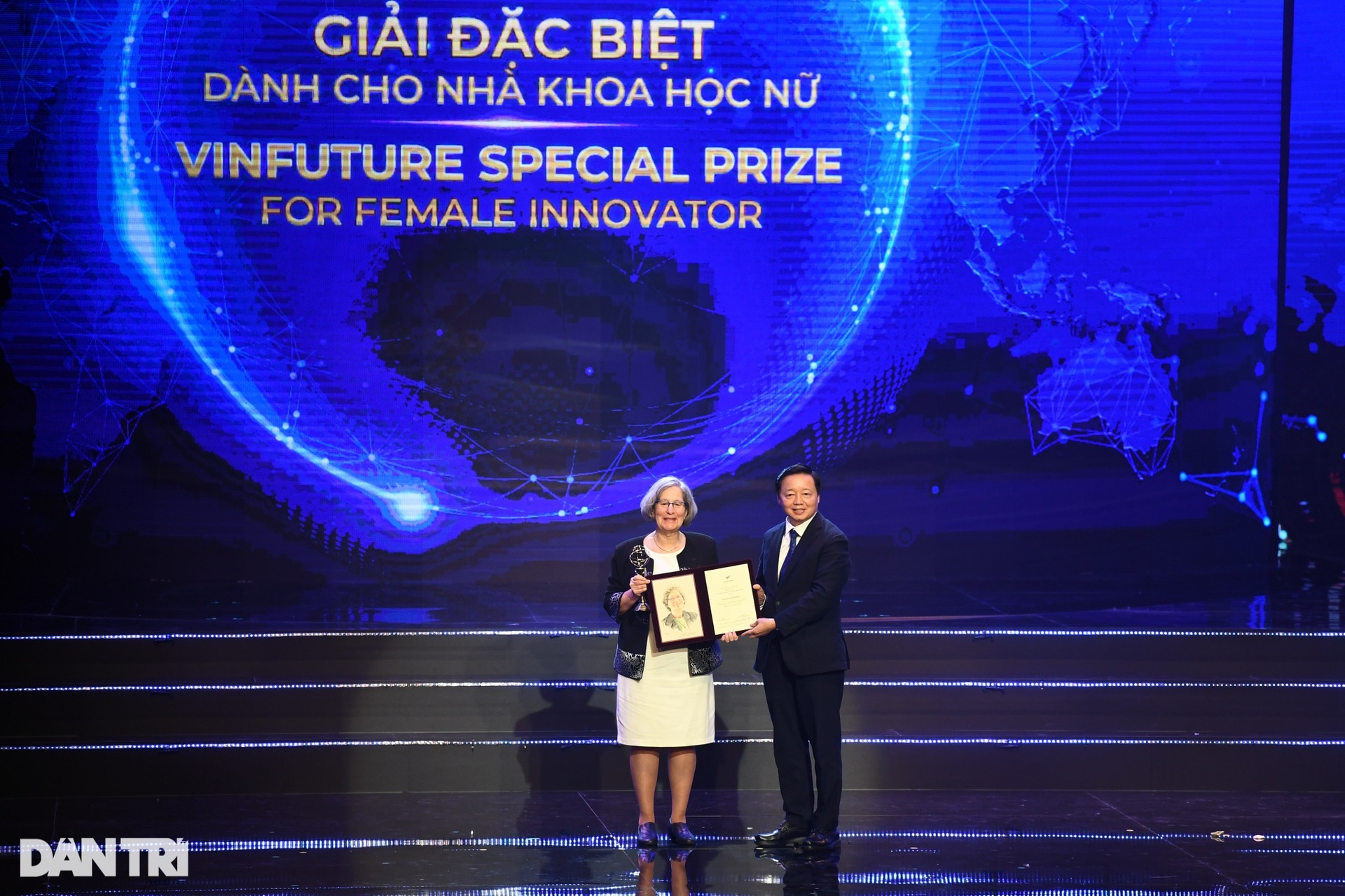 Toàn cảnh Lễ trao giải VinFuture 2023 vinh danh các nhà khoa học xuất chúng - 9 Toàn cảnh Lễ trao giải VinFuture 2023 vinh danh các nhà khoa học xuất chúng - 9