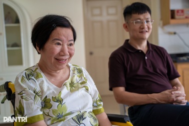 Cơ thể "đóng băng" vì bệnh hiểm, nữ nhà báo dùng đôi mắt làm điều kỳ diệu