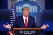 Ông Trump khoe “Mỹ là vua về máy thở” giữa dịch Covid-19