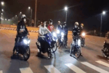 Nhóm quái xế nhí bốc đầu xe, lạng lách giữa phố núi