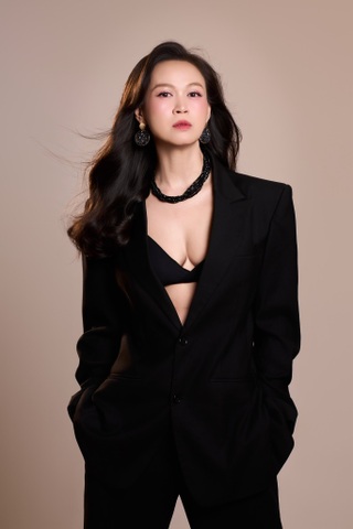 Siêu mẫu Ngọc Nga kể hôn nhân viên mãn bên chồng Tây, 2 con trai cao gần 2m - 2