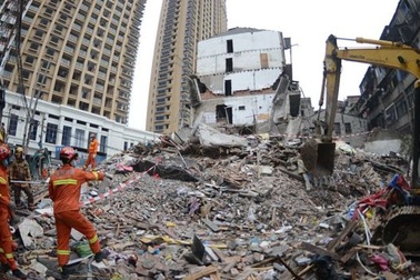 Trung Quốc: Sập nhà cao tầng hàng loạt, ít nhất 22 người chết