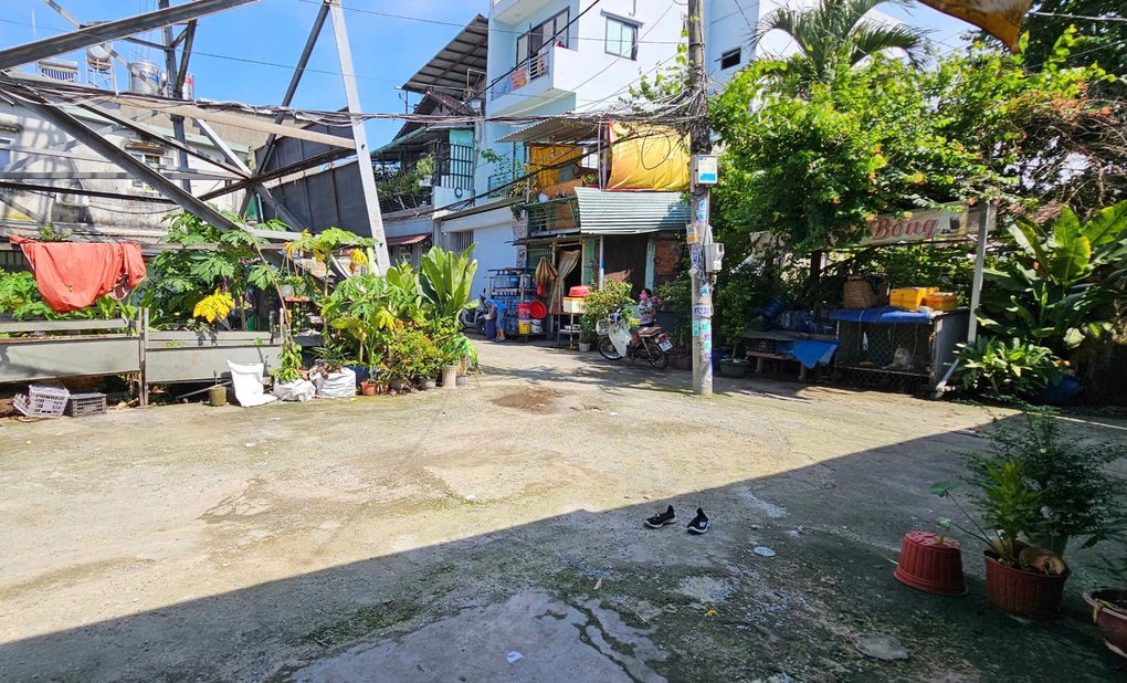 Án mạng tại tiệc sinh nhật vì giành hát karaoke ở TPHCM - 1 Án mạng tại tiệc sinh nhật vì giành hát karaoke ở TPHCM - 1