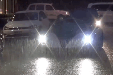 Chiếc Pagani Zonda Riviera độc nhất vô nhị dầm mưa ở London