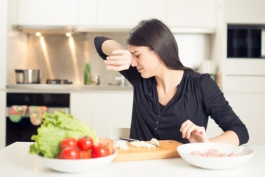 Tại sao khi cắt hành tây chúng ta chảy nước mắt?