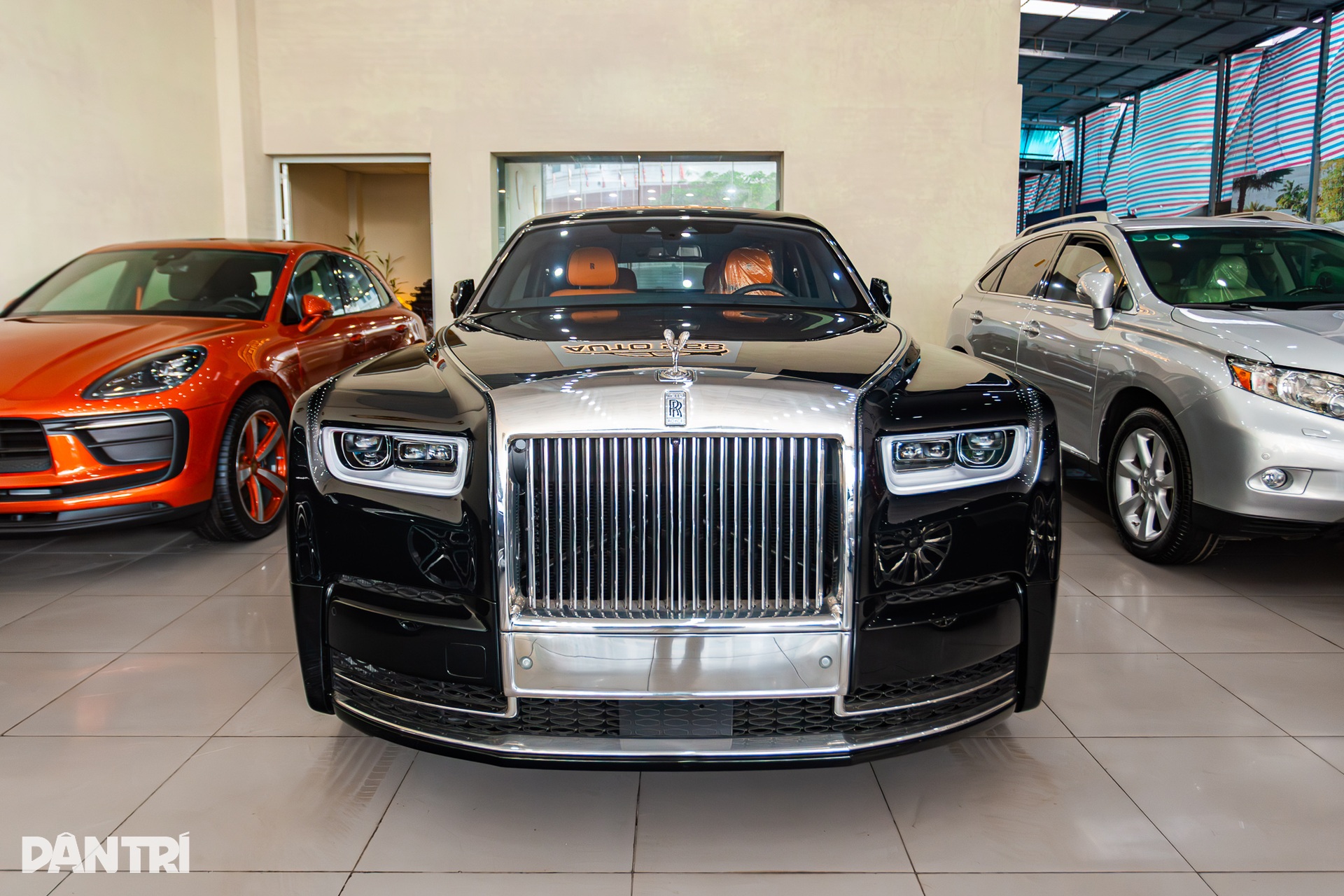 Rolls-Royce Phantom VIII chào giá 62 tỷ, rao 3 năm chưa tìm được người mua - 3