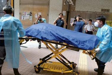 Bé 3 tuổi nói "Mẹ đang ngủ suốt 4 ngày", sự thật khiến chung cư bàng hoàng