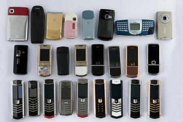 "Tay chơi" Hà Thành sưu tập bộ điện thoại Vertu chục tỷ hiếm có