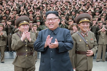 Ông Kim Jong-un tặng quà hiếm cho quan chức Triều Tiên dịp năm mới