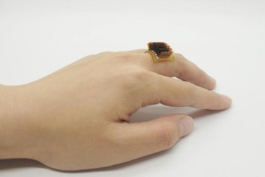 Thiết bị đặc biệt chuyển nhiệt cơ thể người thành điện năng