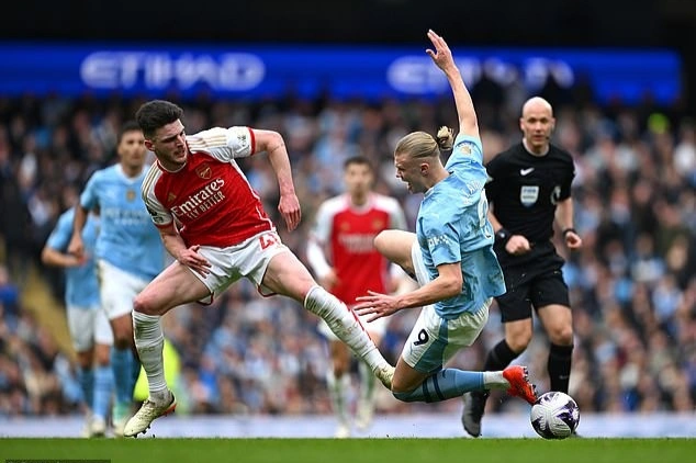 Man City hòa thất vọng trước Arsenal, HLV Pep Guardiola nói điều bất ngờ - 2