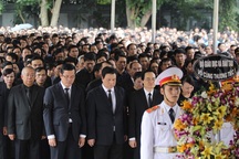 Hàng nghìn người thương tiếc đưa tiễn Thứ trưởng Lê Hải An về nơi an nghỉ cuối cùng