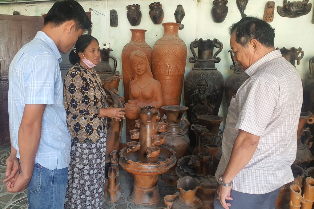 Làng gốm nức tiếng của người Chăm nổi lửa chờ khách du xuân - 4 Làng gốm nức tiếng của người Chăm nổi lửa chờ khách du xuân - 4