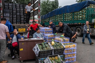 Giá thực phẩm leo thang, dân Trung Quốc lao đao trong những ngày thương chiến