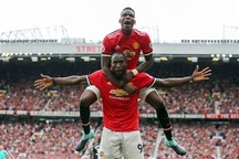 MU đứng đầu Premier League: Lukaku xứng đáng là "bom tấn"