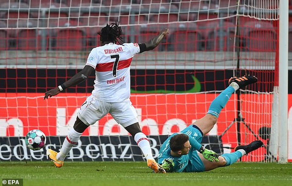 Lewandowski tỏa sáng giúp Bayern Munich lội ngược dòng hạ Stuttgart - 1 Lewandowski tỏa sáng giúp Bayern Munich lội ngược dòng hạ Stuttgart - 1