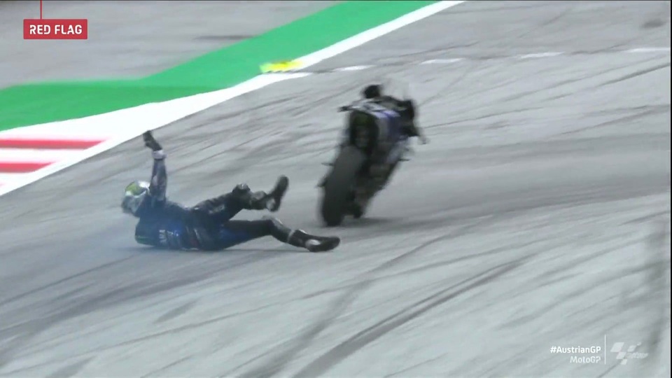 Xem tay đua MotoGP nhảy ra khỏi xe ở tốc độ hơn 200 km/h - 2 Xem tay đua MotoGP nhảy ra khỏi xe ở tốc độ hơn 200 km/h - 2