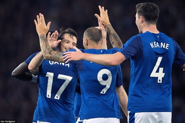 Rooney đá chính, Everton hưởng niềm vui ở cúp châu Âu