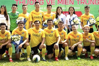 Hồ Đức Vĩnh hào hứng khi đá bóng cùng Tiến Linh, Tài Em