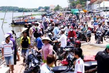 Nạn nhân té sông, bị chân vịt của tàu chém đứt đầu 