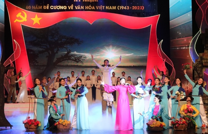 Chương trình nghệ thuật đặc biệt với chủ đề Đề cương về văn hoá Việt Nam – Những dấu ấn lịch sử - ảnh Khiếu Minh