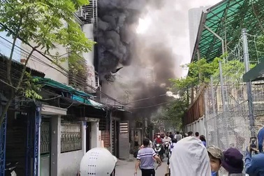 Bốn người mắc kẹt, tử vong trong ngôi nhà cháy ở Hà Nội