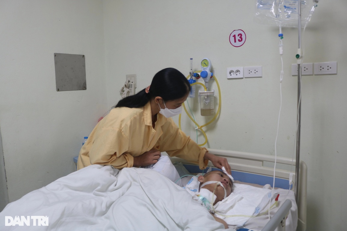 Mẹ cùng đường rồi, biết bán gì để cứu con đây! - 5 Mẹ cùng đường rồi, biết bán gì để cứu con đây! - 5