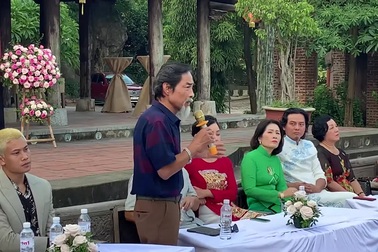 Nghệ sĩ Viết Liên chia sẻ áp lực khi đóng vai Lão Hạc. Clip: Đông Vũ.