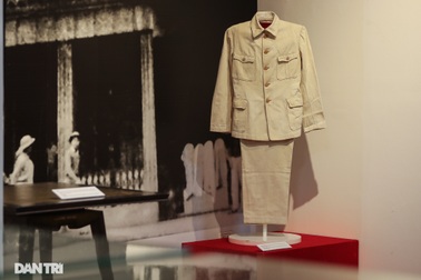 Vợ chồng thương nhân yêu nước và chiếc áo Bác Hồ mặc đọc Tuyên ngôn Độc lập