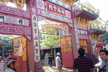 Cháy kho hàng điện tử trong ngôi chùa ở Đà Nẵng