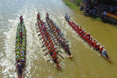 Quảng Bình: Rộn ràng đón Tết độc lập với lễ hội đua thuyền