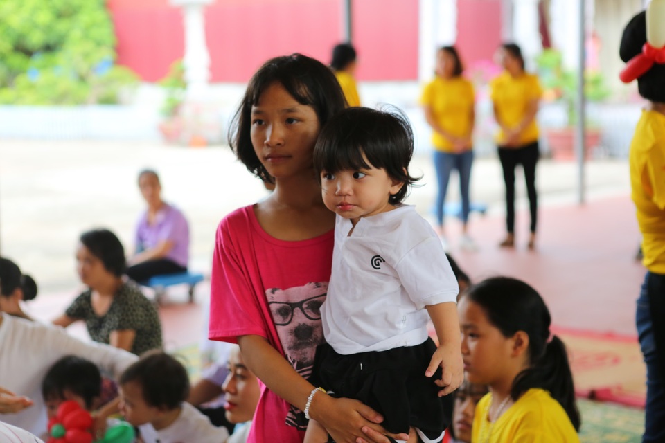 SocBrothers tổ chức đêm hội trăng rằm sớm cho các em nhỏ mồ côi - 4 SocBrothers tổ chức đêm hội trăng rằm sớm cho các em nhỏ mồ côi - 4