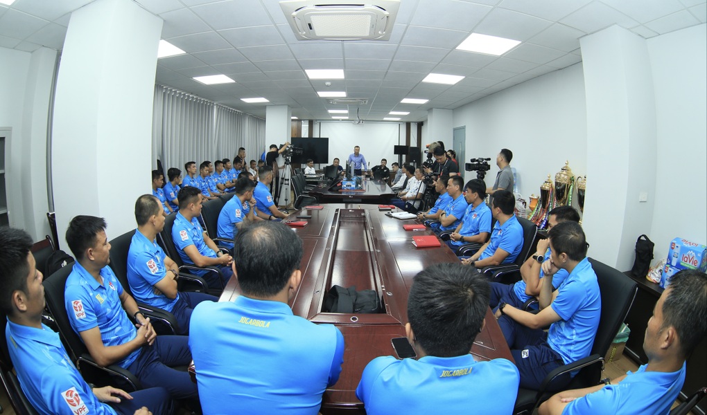 Tập huấn nâng cao công tác trọng tài VAR tại V-League - 2 Tập huấn nâng cao công tác trọng tài VAR tại V-League - 2