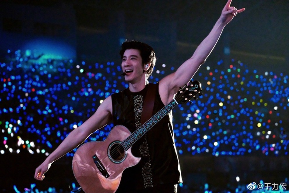 Choáng: 12 triệu người xem Vương Lực Hoành livestream... cạo râu - 5 Choáng: 12 triệu người xem Vương Lực Hoành livestream... cạo râu - 5