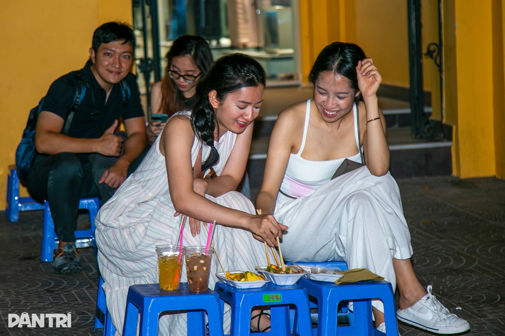 Văn hóa cà phê bệt từ sáng đến tối của giới trẻ TPHCM - 14 Văn hóa cà phê bệt từ sáng đến tối của giới trẻ TPHCM - 14